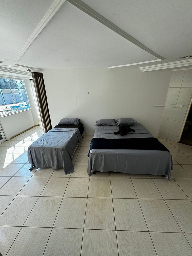 Apto exclusivo e individualizado com cozinha e banho privati