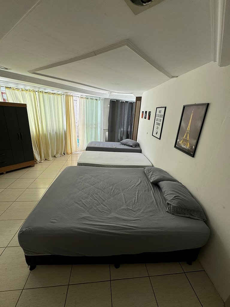 Apto exclusivo e individualizado com cozinha e banho privati